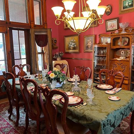Mansion On The Mile B&B Индианаполис Экстерьер фото