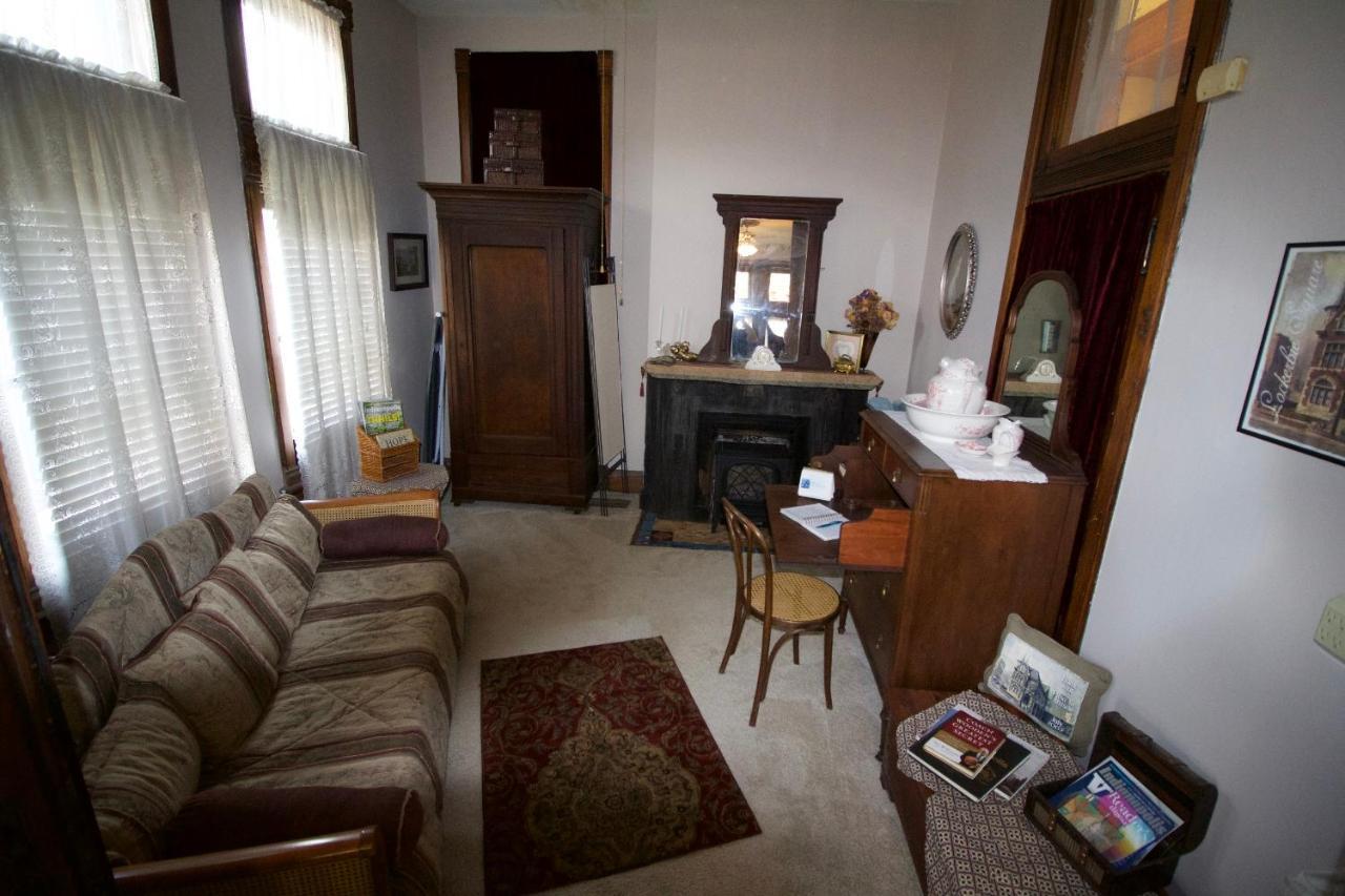 Mansion On The Mile B&B Индианаполис Экстерьер фото