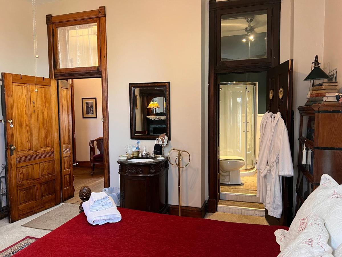 Mansion On The Mile B&B Индианаполис Экстерьер фото