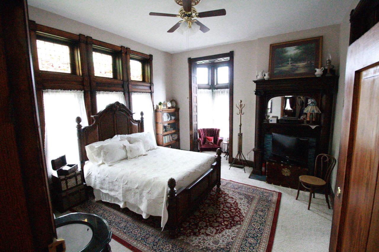 Mansion On The Mile B&B Индианаполис Экстерьер фото