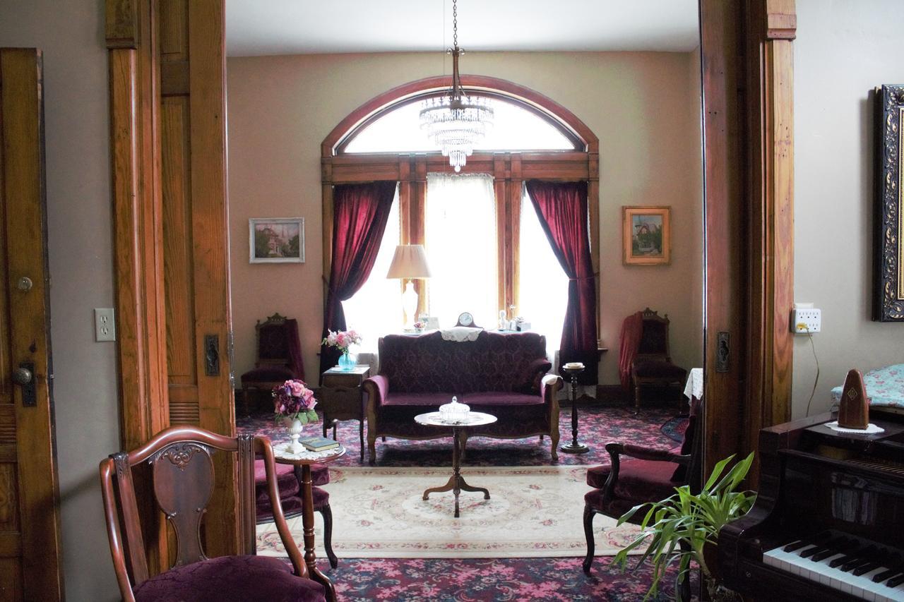 Mansion On The Mile B&B Индианаполис Экстерьер фото